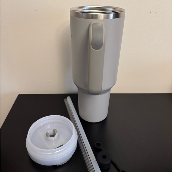 Stanley Quencher Tumbler H2.0 - 40oz - Picture 5 of 6